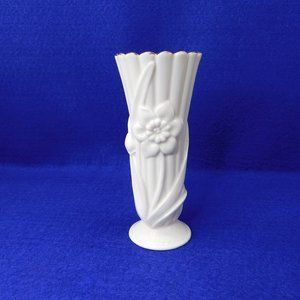 Lenox Ivory Porcelain Daffodil Vase 5.5"